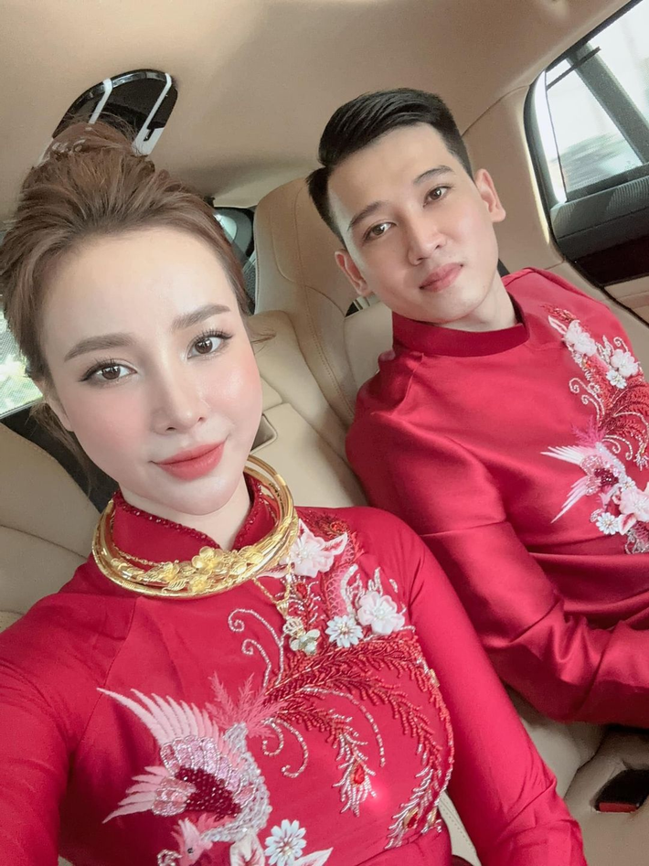 Trong khi dân mạng xôn xao về món quà cưới khủng thì nhân vật chính cho biết số tiền không phải là tất cả. Thay vào đó anh và cậu bạn còn lại quan trọng tình cảm hơn vì nhóm 3 người đã cùng nhau trải qua rất nhiều khó khăn.