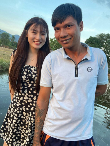 Lộc Fuho tên thật là Phạm Văn Lộc, từ một anh phụ hồ có cuộc sống nghèo khó “đổi đời” nhờ YouTube và livestream. Đến thời điểm hiện tại, kênh YouTube của Lộc có hơn 1,61 triệu lượt đăng ký.