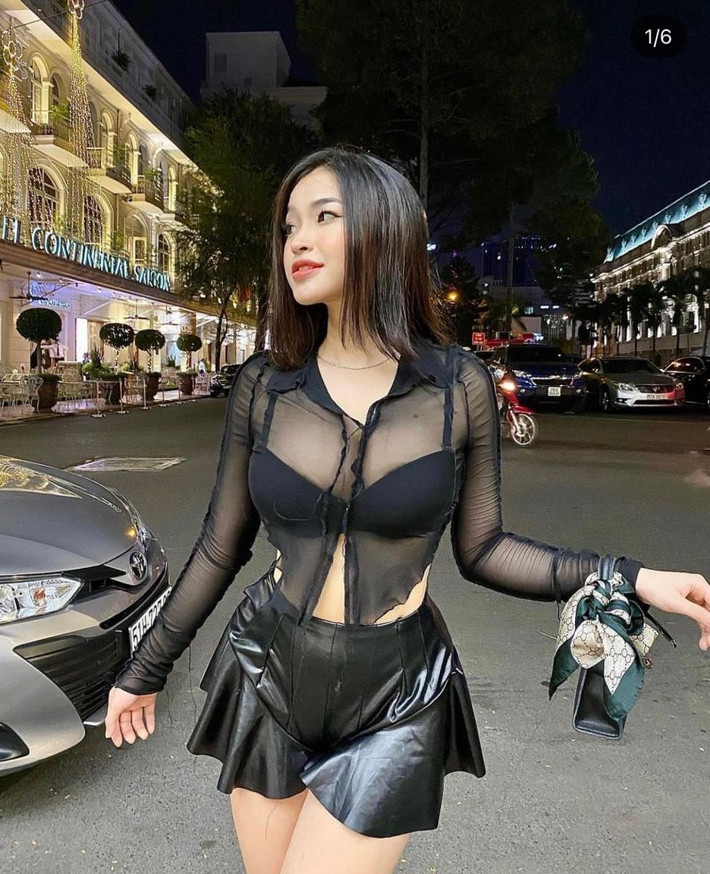 "Hot girl áo dài" Bảo Trân thường chọn mặc những trang phục tôn hình thể tối đa, khoe trọn body chuẩn đẹp đồng hồ cát.