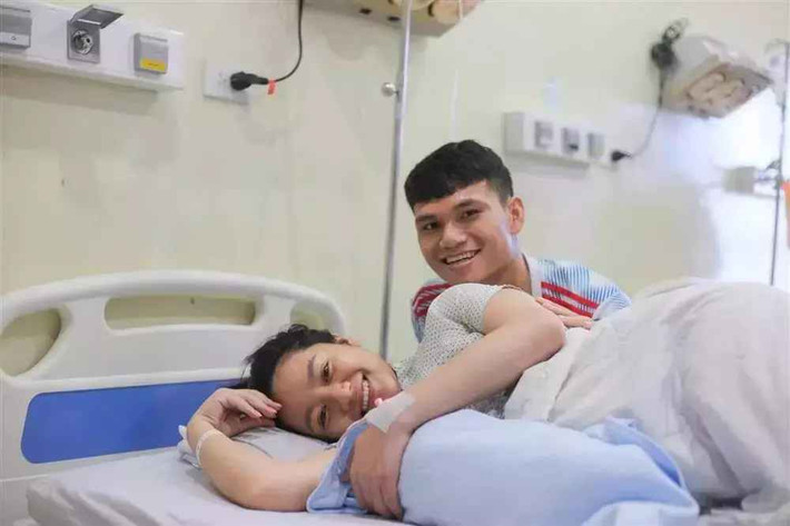 Tháng 6 vừa qua, Xuân Mạnh hé lộ về việc chuẩn bị xây một ngôi nhà khác. Theo chia sẻ của nam cầu thủ, đây là nhà riêng của vợ chồng anh. Căn nhà phố với thiết kế hiện đại gồm 3 tầng, có không gian ban công thoáng mát. "Có một nơi để về, đó là nhà. Có những người để yêu thương, đó là gia đình. Tháng mới mục tiêu mới", anh chàng viết trên trang cá nhân.