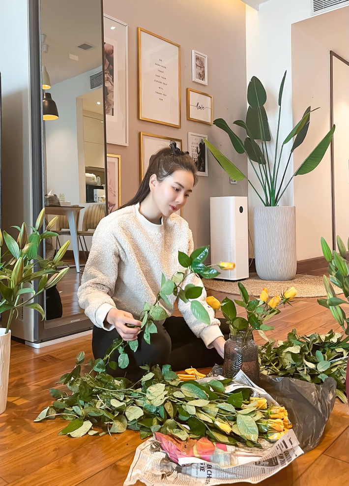 Kể từ khi bệnh dịch bùng phát, với vai trò là MC nhà Đài, Mai Ngọc thường xuyên tương tác với các fan thông qua story tập luyện tại nhà.
