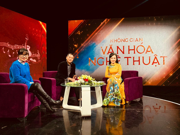 Sau khi thôi dẫn bản tin Thời Sự 19h, BTV Hoài Anh đã chuyển sang công tác tại Ban Văn nghệ của Đài Truyền hình Việt Nam.