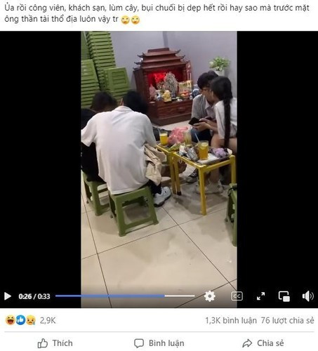 Các netizen cho rằng, cách thể hiện tình cảm của cặp thanh niên có phần phản cảm, tục tĩu.