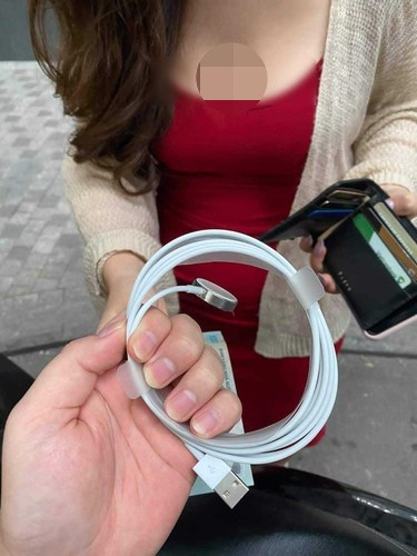 Song, hành động trên của anh chàng shipper Thái Lan cũng bị nhận nhiều lời chỉ trích không kém.