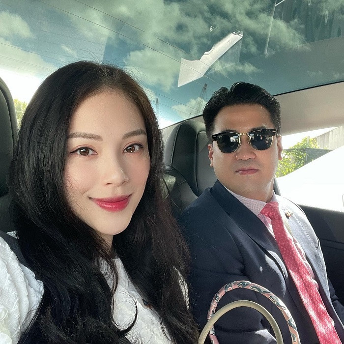Từ sau khi Linh Rin và Phillip Nguyễn công khai chuẩn bị làm đám cưới, netizen đều vô cùng mong chờ hôn lễ hoành tráng này. Ai nấy đều xuýt xoa ngưỡng mộ nàng hot girl Hà thành sắp trở thành nàng dâu hào môn giống Tăng Thanh Hà.
