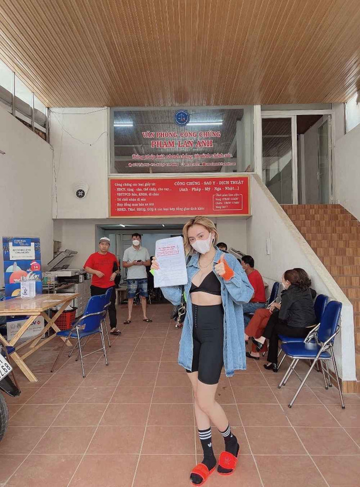 Trong bài chia sẻ của mình, Trang Nemo có viết: "Chuyện là đi du lịch ở ké nhà người anh, thích thích thế nào quyết định xuống 20 tỷ mua miếng đất mặt tiền view thung lũng ngay lập tức. Trang Nemo hay vậy lắm. Hứng hứng mua luôn. Ai quen biết công ty xây dựng xịn, uy tín chỉ em với ạ!".