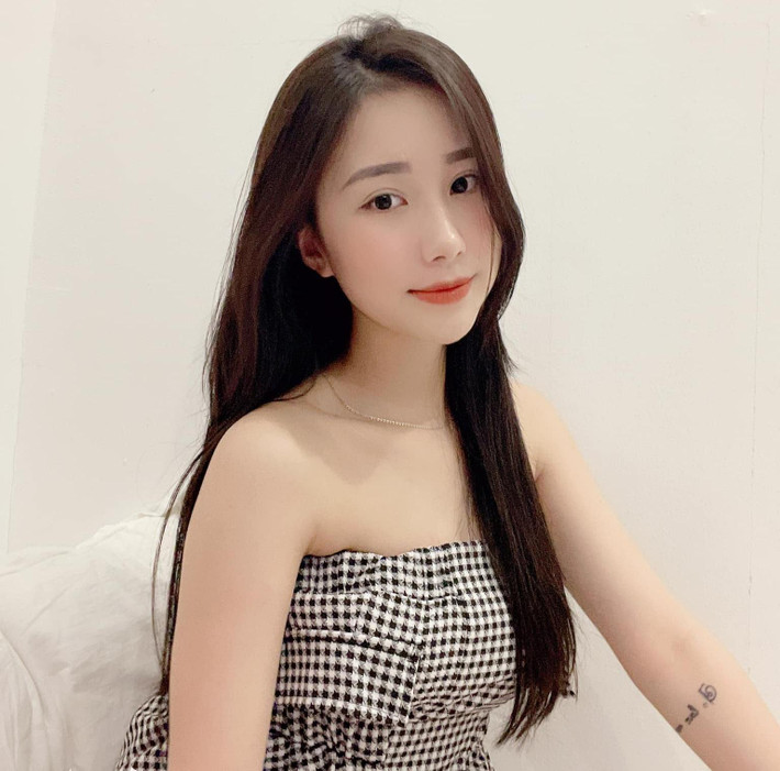 Hiện tại, trông mắt Tiểu Hý cũng to và rõ mí hơn hẳn hồi mới hót hòn họt.