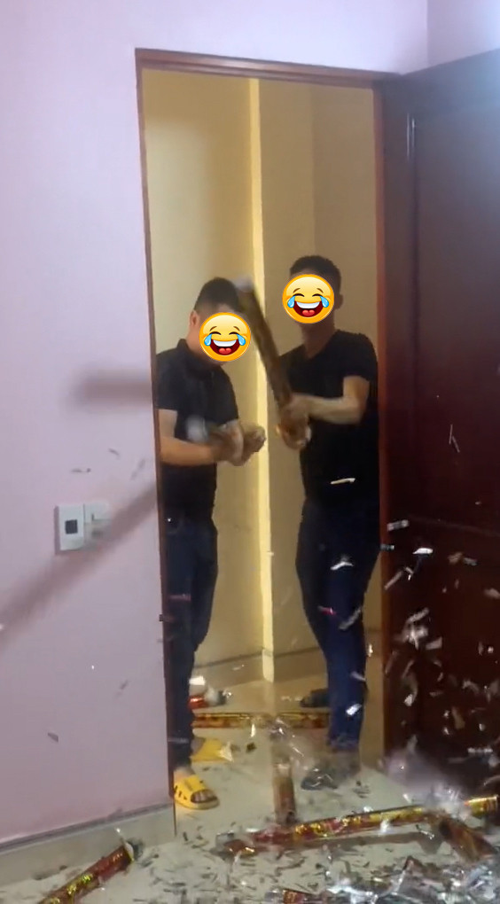 Theo đó, họ đã mua loạt pháo kim tuyến đám cưới rồi tích cực xả vào phòng cô dâu chú rể khiến những dải giấy tung tóe dày đặc, ngập tràn khắp phòng.