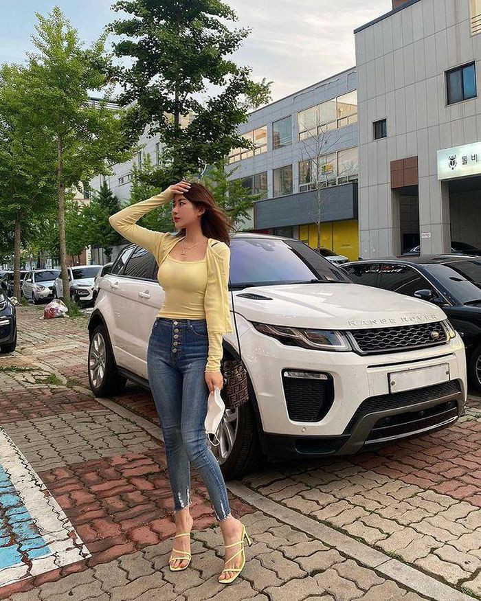 Ryu Hyo Seon cũng tích cực quảng bá hình ảnh của bản thân đồng thời bày tỏ hi vọng công việc làm ăn sẽ ngày một tốt hơn.