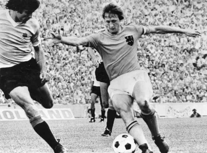 Cruyff đã ghi được 33 bàn trong 48 trận đấu quốc tế. Ông đã dẫn dắt Hà Lan vào trận chung kết World Cup 1974, ghi hai bàn vào lưới Argentina và hạ gục đội vô địch Brazil.