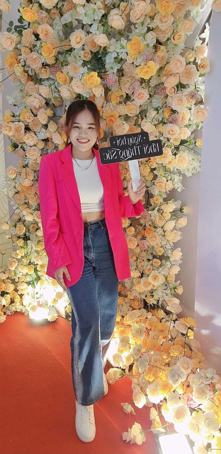 Bên cạnh công việc ăn nên làm ra, đường tình duyên của Ngân Thảo cũng may mắn và thuận lợi khi có ông xã tâm lý yêu thương hết mực.