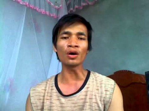 Sự vô tư, hồn nhiên và đam mê ca hát của Lệ Rơi chính là điểm nhấn trong các video triệu view. Thậm chí anh chàng còn được mời tham dự nhiều gameshow trên truyền hình và có thu nhập kha khá nhờ nghề “hát dở”.