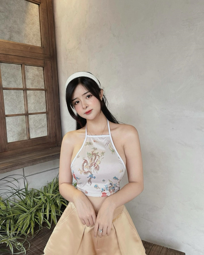 An Dâu theo thời gian thay đổi phong cách ngoạn mục. Cô nàng trước đây gây ấn tượng với vẻ đẹp ngây thơ, trong trẻo.