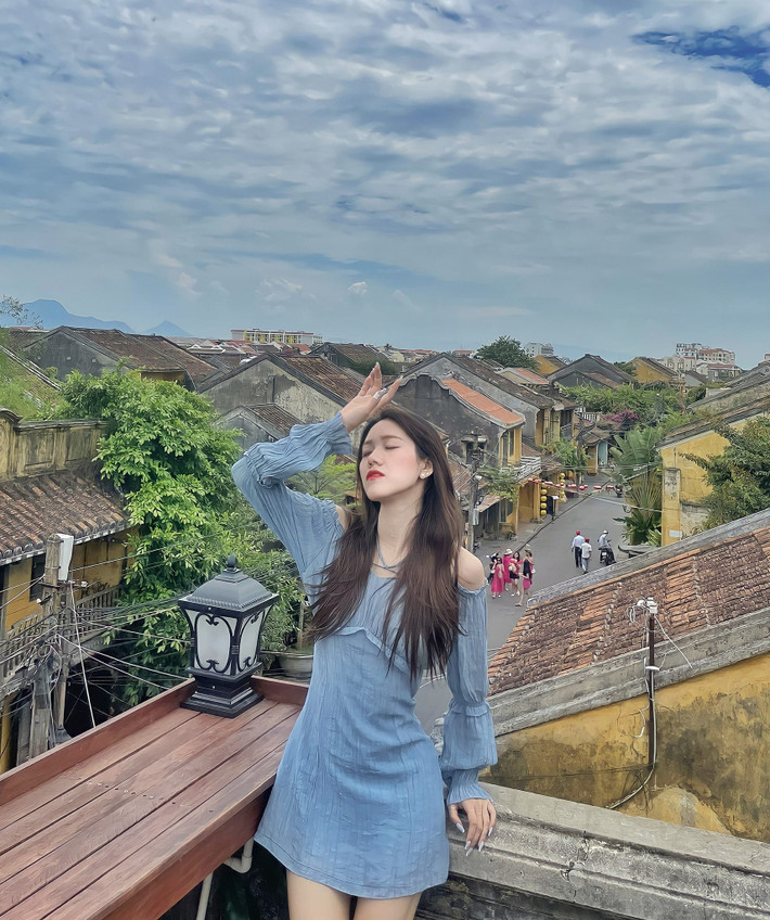 Bên cạnh đó, do vừa tốt nghiệp chuyên ngành Truyền thông Quốc tế không lâu và hiện đang làm việc tại một công ty truyền thông nên Mai Hương vẫn muốn dành thời gian để học hỏi thêm về ngành. Vì vậy, tuy không thể dành toàn bộ thời gian cho TikTok nhưng hiện tại cô vẫn đang cố gắng cân bằng giữa hai công việc và vẫn sẽ hoạt động thật chăm chỉ trên nền tảng này.