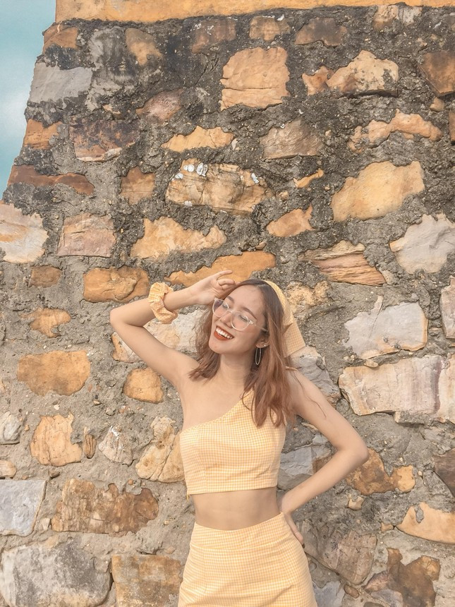 Tốt nghiệp ngành Truyền thông Quốc tế tại Học viện Ngoại giao, sau một thời gian thử sức với nền tảng này, Phạm Mai Hương đã tìm ra lối đi riêng và luôn mong muốn góp phần đưa kiến thức văn học đến gần hơn với các bạn trẻ.
