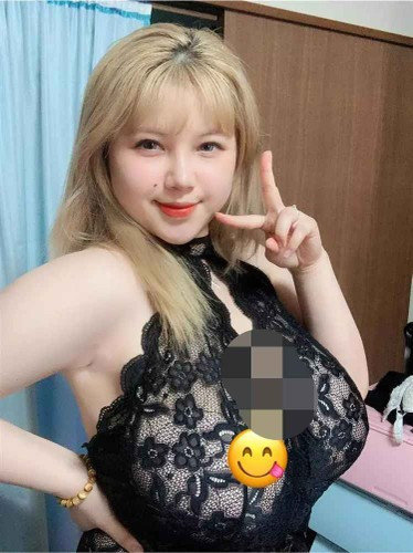 Thu Trang và bạn trai quen nhau vào năm 2019 khi Trang làm việc tại một quán rượu, còn bạn trai là "khách ruột" của quán.