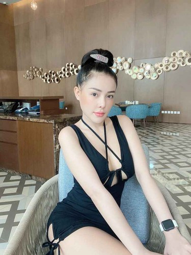 Ngoài ra, Ngân 98 lo sợ sinh con ra sẽ giống như Lương Bằng Quang lúc chưa phẫu thuật thẩm mỹ.