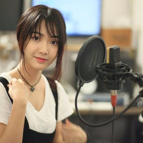 Một điểm nhấn trong sự nghiệp của Jang Mi chính là MV "Đôi ta" hợp tác cùng rapper người Hàn - Jeong Min Hyuk. Trong video, giọng ca 9X khoe khả năng hát tiếng Hàn tiến bộ.