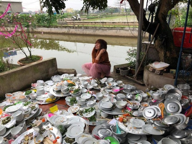Đánh đúng vào tâm lý sợ hãi của chị em ngày Tết, rất rất nhiều bình luận rôm rả đã được để lại dưới tấm hình kia.