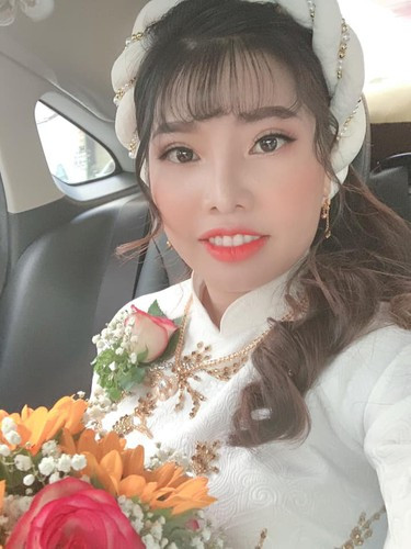 Ở phần bình luận bài đăng, người thân, bạn bè và người yêu mến đã vào gửi lời chúc ngoan, hay ăn chóng lớn đến cậu nhóc.