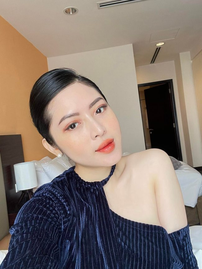 Ngoài ra, tiếp viên hàng không thường xuyên làm việc trong môi trường thiếu oxy nên việc chăm sóc da cực kỳ quan trọng.
