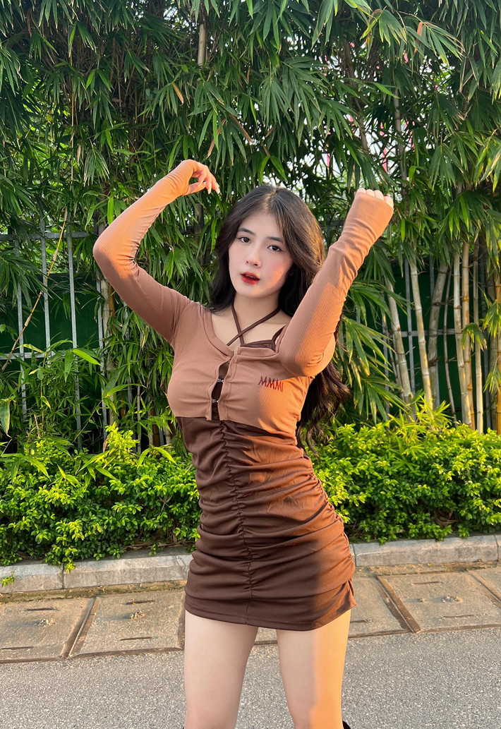 Bên cạnh tính tình thẳng thắn, hài hước, Quỳnh Alee còn gây chú ý bởi gương mặt xinh đẹp, ngoại hình quyến rũ.