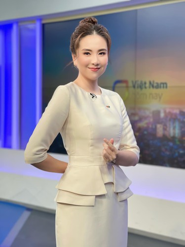 Thậm chí, một số còn gọi họ là ba chị em hay cho rằng nữ MC đã bị hai mẹ làm cho "lu mờ".