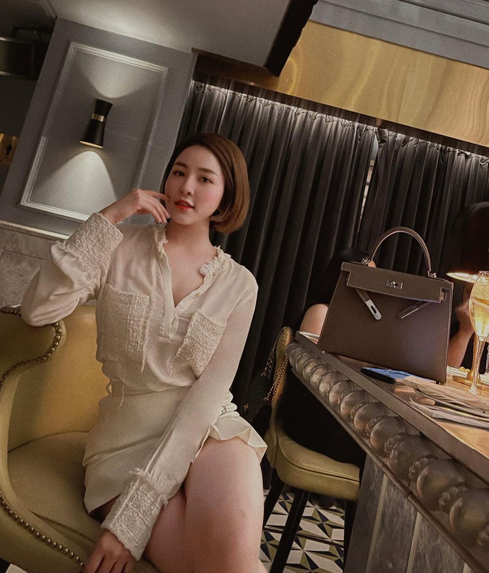 Trâm Anh cũng tham gia một số chương trình truyền hình nên công chúng cũng quen mặt hơn.