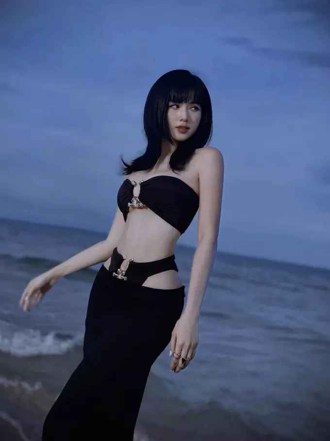 Bởi vậy khi so sánh thời điểm mới nổi tiếng với hiện tại, nhìn cựu hot girl Hà thành có sự khác biệt cực lớn.