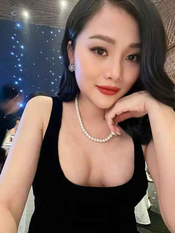 Mới đây, Thảo Ngọc tiếp tục có chia sẻ gây chú ý bằng bài đăng trên trang cá nhân với vóc dáng vô cùng quyến rũ dù đã là mẹ bỉm sữa 2 con.
