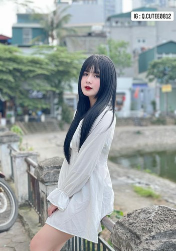 Bên cạnh tính tình thẳng thắn, hài hước, Quỳnh Alee còn gây chú ý bởi gương mặt xinh đẹp, ngoại hình quyến rũ.