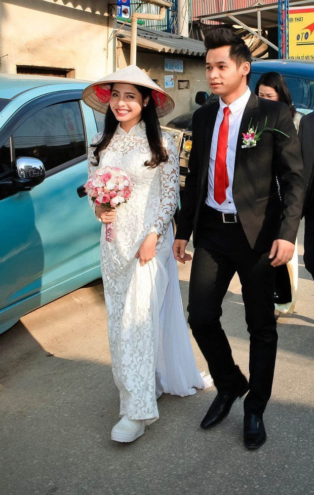 Tuy nhiên, trái với sự hào hứng của mọi người xung quanh, Độ Mixi "méo mặt" xin xỏ: "Từ từ, xin phép Trung đội trưởng là để tránh mâu thuẫn gia đình trong thời gian sắp tới, đồng chí có thể chọn cho tôi một đồng chí nam được không ạ?".