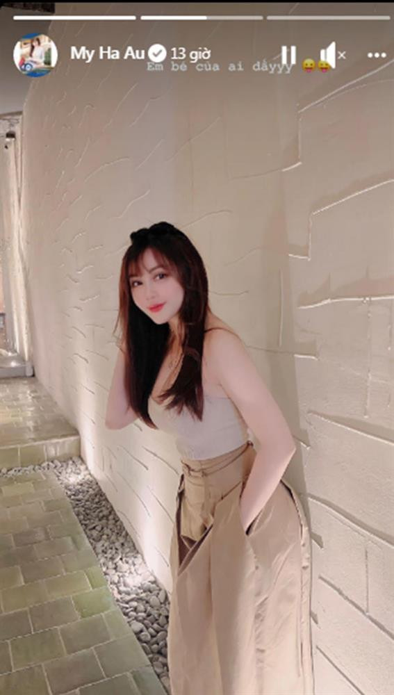 Mới nhất, trên story Facebook, cô giáo hot girl diện áo 2 dây khoe vòng 1 căng đầy.
