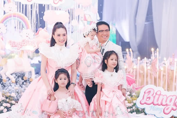 Ngay lập tức, dân mạng không khỏi ngưỡng mộ và khen ngợi Đoàn Di Băng thật may mắn khi có được người chồng yêu chiều và tình cảm.