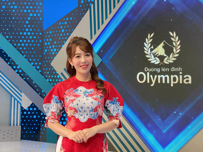 Sự thay đổi liên quan đến Đường Lên Đỉnh Olympia cũng là một tin tức khiến dân mạng nói chung và fan nói riêng bất ngờ: BTV Diệp Chi không còn dẫn dắt chương trình nữa.