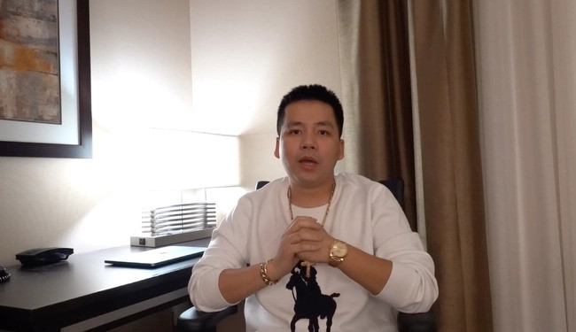 “Sang năm mình về Việt Nam mở chi nhánh ở Sài Gòn, các bạn nhớ ủng hộ. Ai tuổi khỉ miễn phí ngày khai trương luôn”, Khoa Pug chia sẻ dự định trong năm tới khi về Việt Nam.