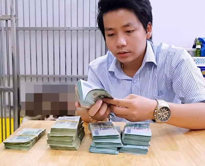 Từng có ý định giải nghệ nhưng thời gian qua Khoa Pug lại gây chú ý khi cho ra lò loạt clip review về hành trình kéo dài chân của bản thân.