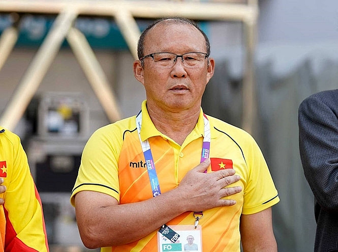 Thế nhưng trong số đó không có cái nào thực sự do HLV Park Hang Seo lập ra hay quản lý. Thậm chí, trong một buổi phỏng vấn trước truyền thông sau trận đấu, vị chiến lược gia người Hàn Quốc từng quả quyết: “Tôi khẳng định lại là tôi không tham gia mạng xã hội và không biết đó là cái gì. Tôi còn không dùng cả email. Tôi là người của thời đại analog chứ không phải thời đại kĩ thuật số.”
