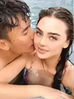 Theo tin đồn, vào ngày 22/5 thủ môn Bùi Tiến Dũng sẽ tiến hành tổ chức hôn lễ cùng người mẫu đến từ Ukraine tại Hồ Tràm, Bà Rịa - Vũng Tàu.