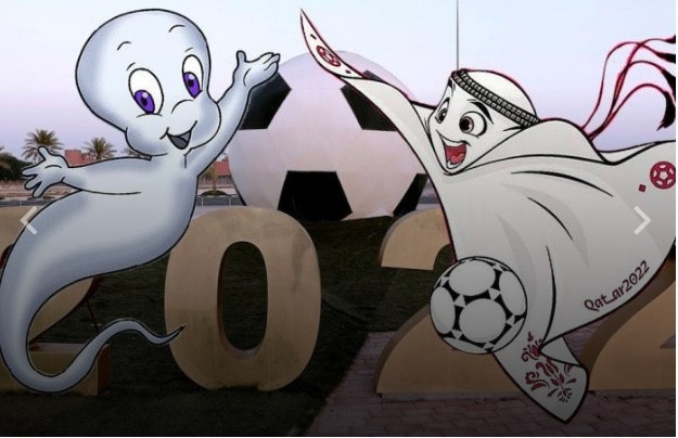 Ông Khalid Ali Al Mawlawi, Phó Tổng giám đốc Tiếp thị, Truyền thông và Trải nghiệm của giải World Cup 2022 khi nói về linh vật của năm nay đã cho biết: “La'eeb đến từ thế giới song song, nơi các linh vật của giải đấu cùng sinh sống - một nơi không thể diễn tả được”.