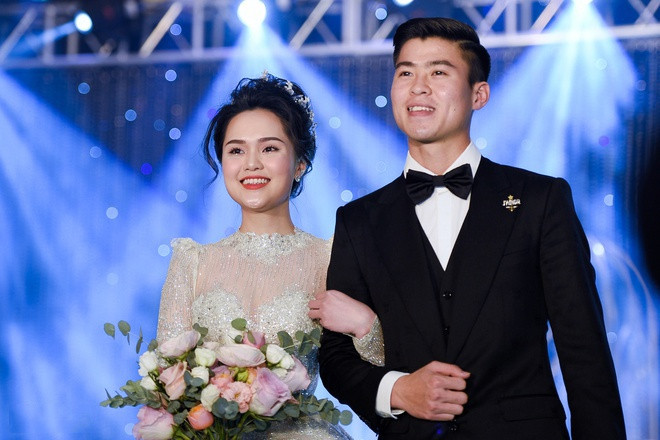 Thêm một cầu thủ đội tuyển Việt Nam nữa được nhờ nhà vợ đó là Duy Mạnh khi bạn đời của anh là con gái cựu chủ tịch CLB Sài Gòn và một doanh nhân có tiếng.
