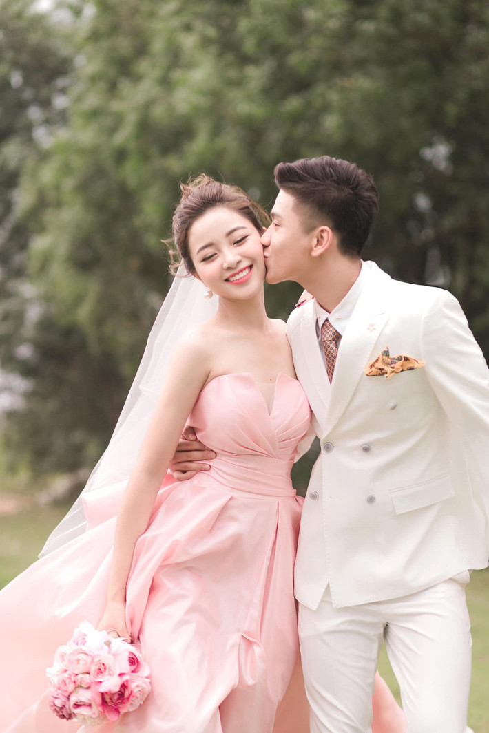 Bố vợ Phan Văn Đức làm kinh doanh. Vì vậy không khó để nhận thấy giữa vùng quê Nghi Lộc, nhà Nhật Linh khá bề thế