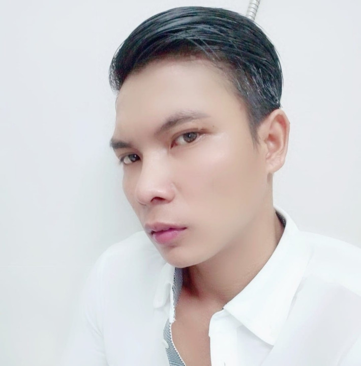 Có lượng người theo dõi lớn, nhiều người đồn đoán rằng Lộc Fuho kiếm tiền tỷ “dễ như chơi”. Thế nhưng, nam YouTuber từng chia sẻ trong 1 video rằng: “Người ta nói Lộc livestream kiếm 1 tháng 400 500 triệu thì tôi đã mua xe hơi đi cho sướng, việc gì phải đi xe máy mưa gió nắng cho khổ. Kênh của tôi bị vi phạm nên không bật được kiếm tiền, đó là sự thật mọi người ạ".
