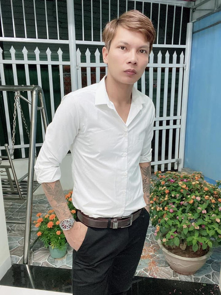Lộc Fuho (tên thật là Phạm Văn Lộc) trở thành hiện tượng mạng với nhiều clip chia sẻ nội dung về nghề phụ hồ. Hiện fanpage của anh chàng này có 3 triệu người theo dõi, cùng kênh YouTube hơn 1,55 triệu lượt đăng ký.