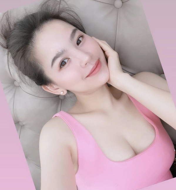Sau ồn ào chuyện đời tư, Phi Huyền Trang vẫn góp mặt trong các bộ phim Bí Mật Đảo Linh Xà, Vua Bánh Mì vào năm 2020, tham gia đầy đủ các buổi quảng bá nhưng đã sống kín tiếng hơn rất nhiều.