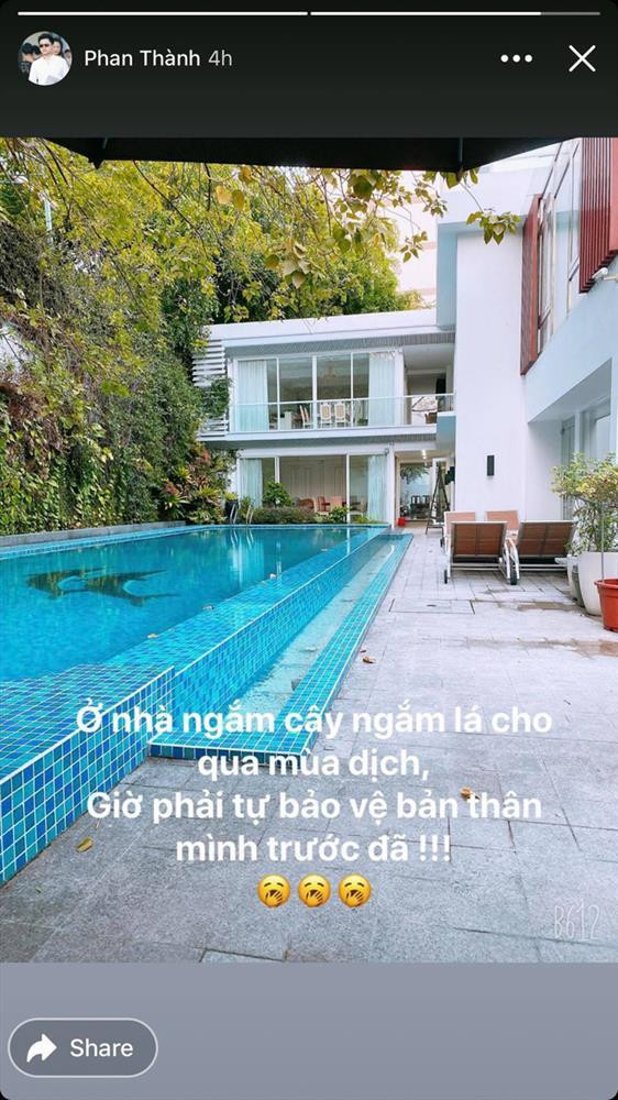 Cũng từ đây, dân mạng lại có dịp chiêm ngưỡng góc căn biệt thự với view hồ bơi quen thuộc trong nhà vợ chồng đại gia Phan Thành.