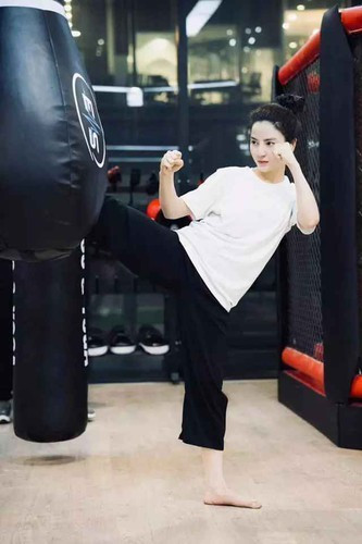 Được biết, kể từ khi dính tin hẹn hò với Quang Hải, mỗi lần đăng status, Chu Thanh Huyền thường dính thị phi.
