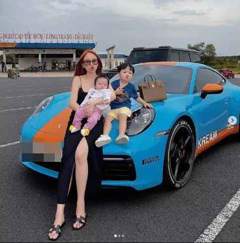Dù tuổi đời còn khá trẻ nhưng đại gia Minh Nhựa từng khiến nhiều người xuýt xoa khi mở một cửa hiệu kinh doanh thời trang.