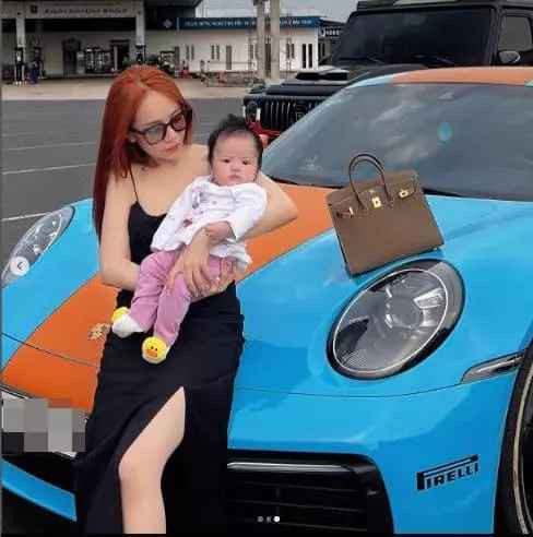 Còn anh xã Tâm Nguyễn cũng có xuất thân không phải dạng vừa. Họ kết hôn khi Joyce Phạm mới 20 tuổi.