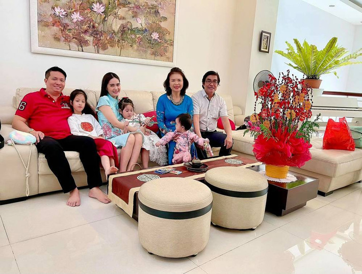 Với con số này, bà xã doanh nhân Nguyễn Quốc Vũ khiến ai nấy cũng phải trầm trồ bởi đây là con số không hề nhỏ.